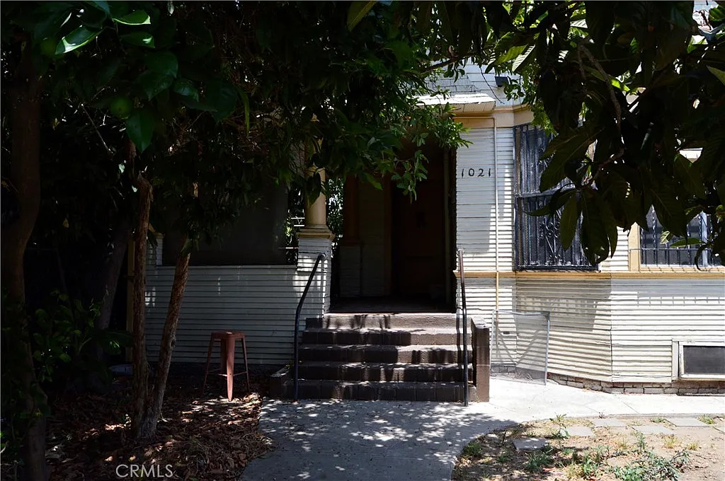 2 bed, 710 sqft, $2,100 — Photo 3