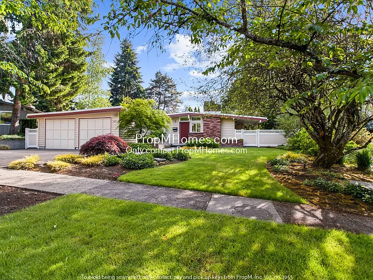 1885 SW Wellington Ave — Photo 2