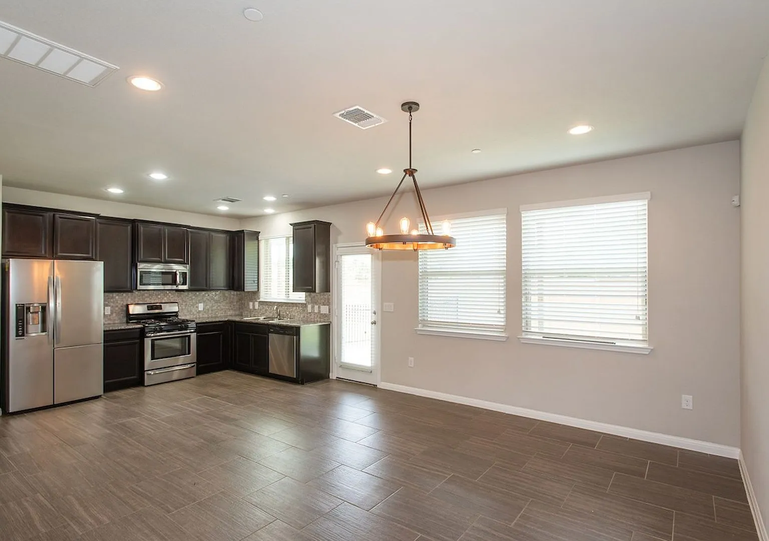 University Village Townhouse Ready for Move In — Photo 3