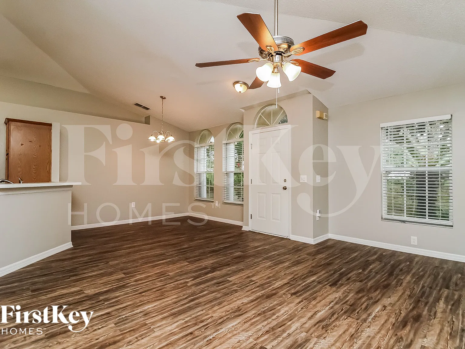 3 bed, 2.0 bath, 1150 sqft, $2,200 — Photo 3
