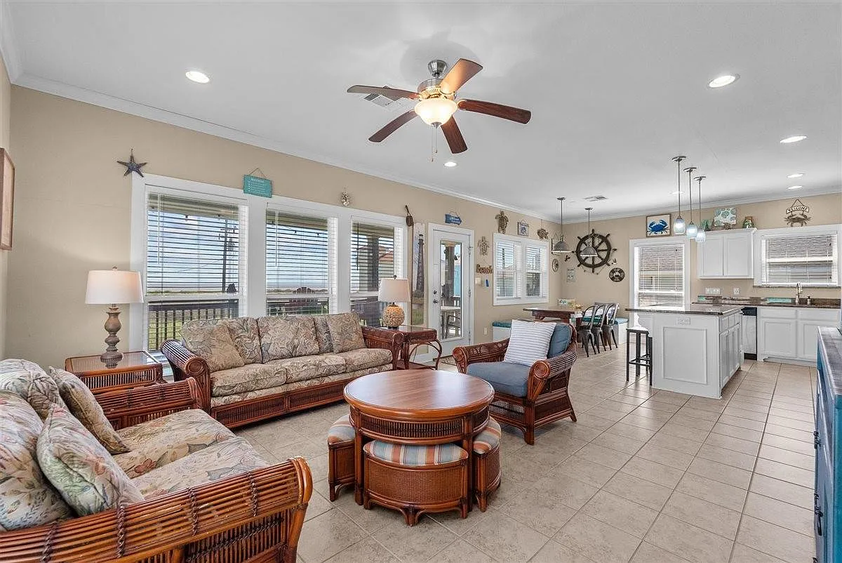 4 bed, 4.0 bath, 1440 sqft, $2,500 — Photo 4