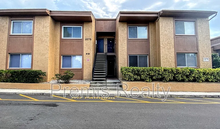 1575 Greenlea Dr #9 — Photo 1