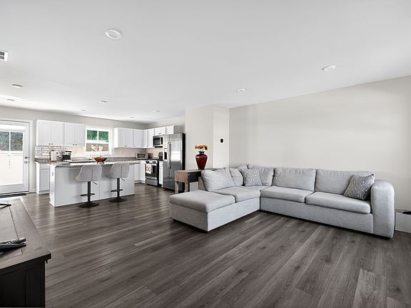 Spacious and sunny open-concept living