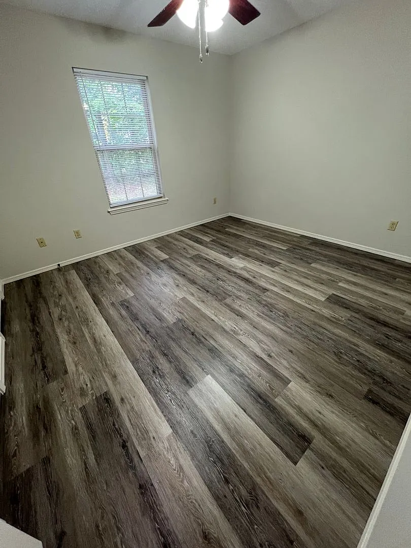 1409 Poplar St — Photo 2