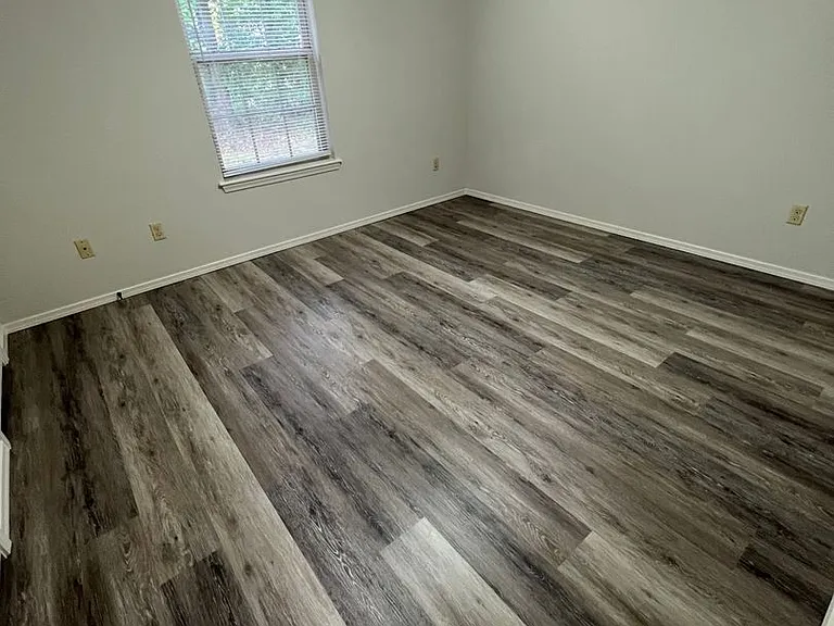 1409 Poplar St — Photo 2