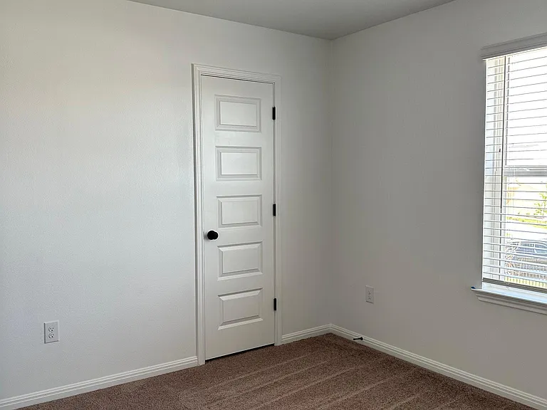 1021 Legend Milton Ln — Photo 35