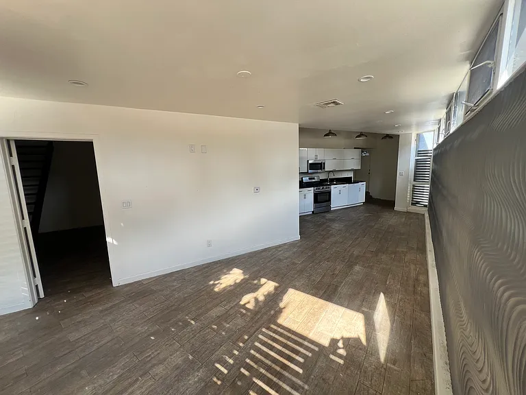 1245 W 2nd St — Photo 10