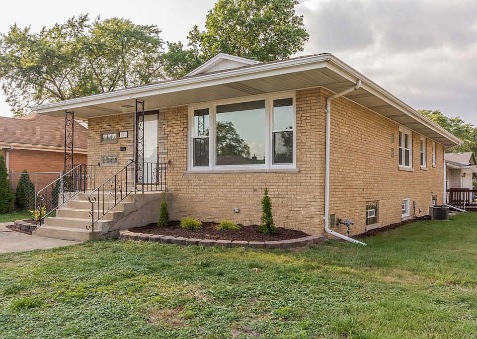 1st image of 610 E 164th Pl