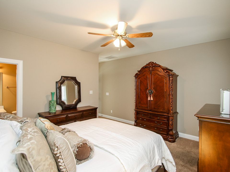 1st image of 225 Village Glen Way