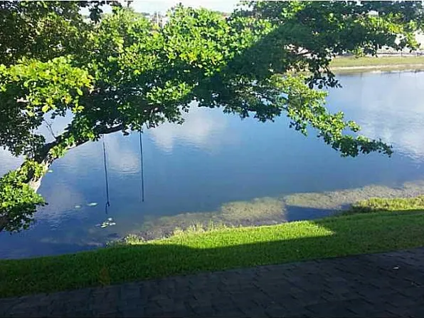 209 Mallory Ct, Fort Lauderdale, FL 33326
