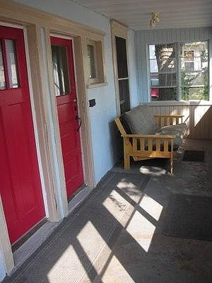 Spacious entry way suitable for setting up a sun room.
