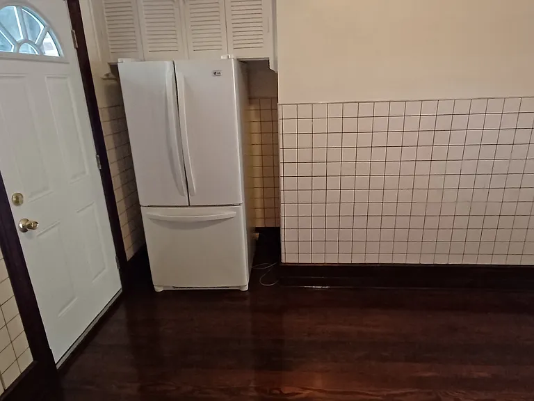 260 Bond St — Photo 5