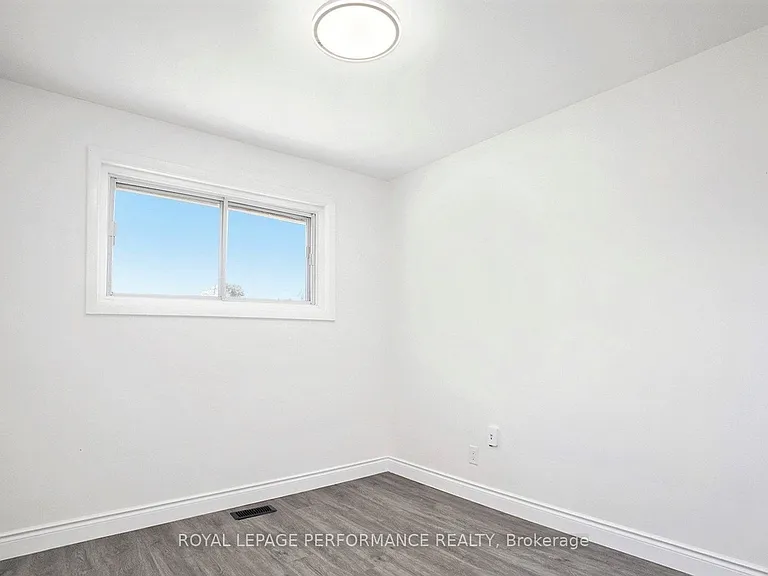 33 Majestic Dr — Photo 14