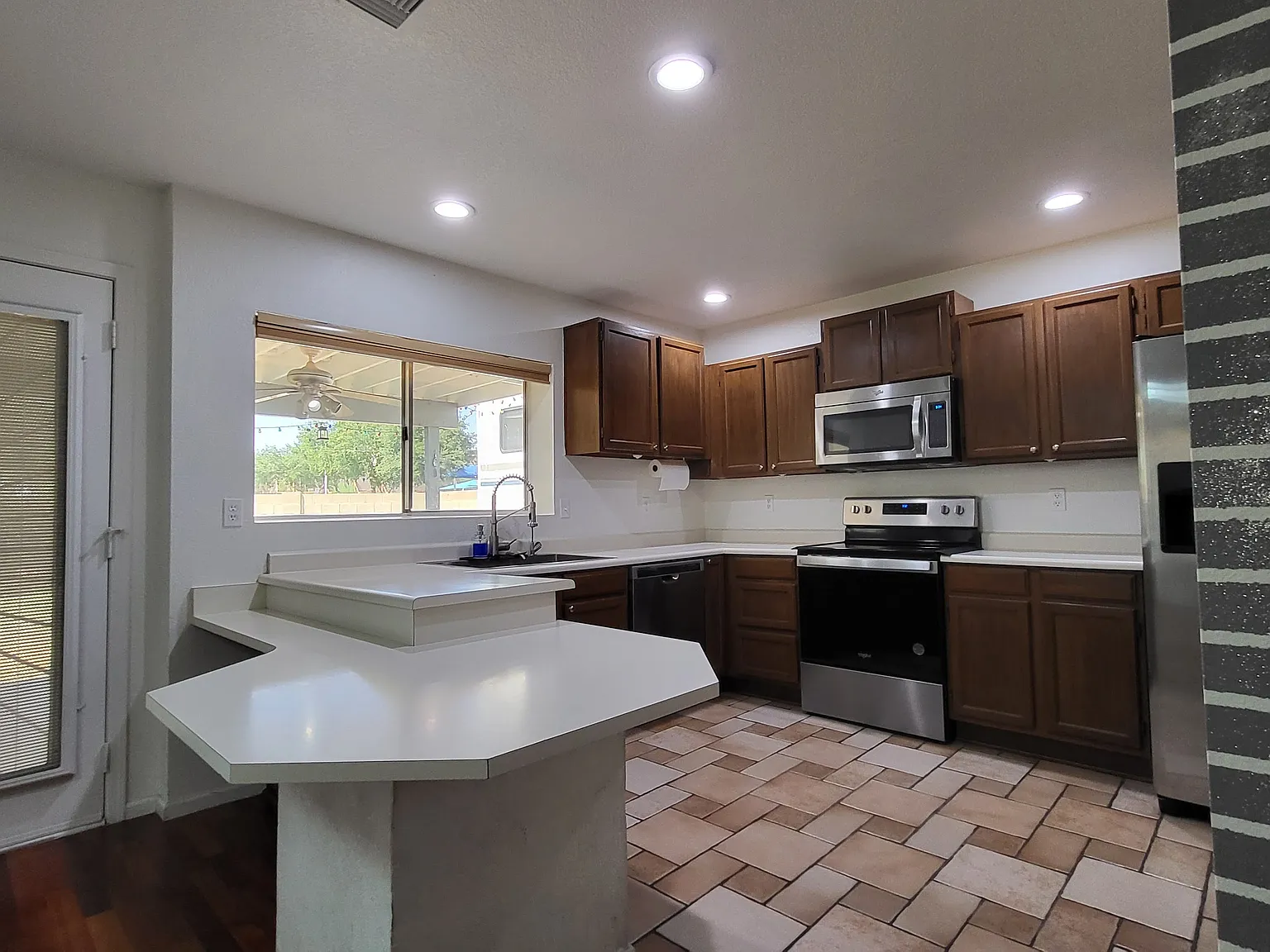 4 bed, 1757 sqft, $2,300 — Photo 3