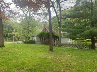 862 Sauganash Dr, Fontana, WI