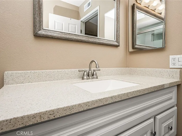 338 W Kelly Ave #B — Photo 19