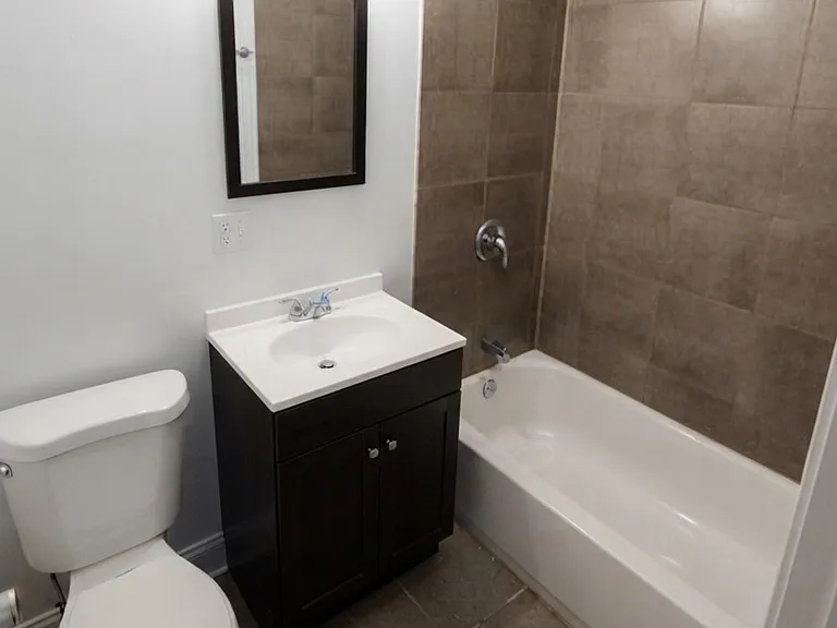 2065 W Jarvis Ave #2W — Photo 9
