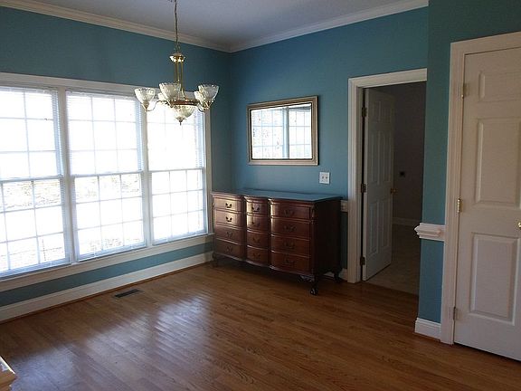 5th image of 305 Woodcroft Dr