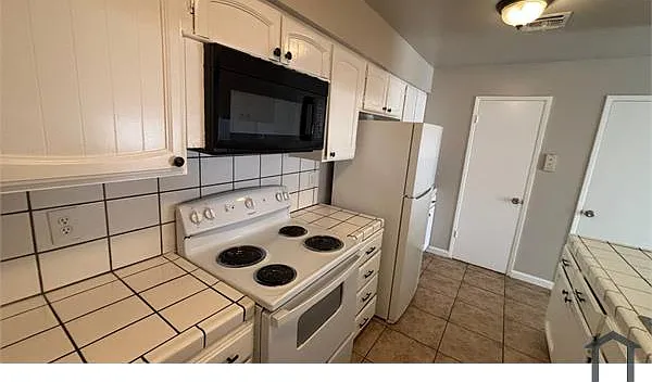 4050 N Benedict Ave — Photo 3