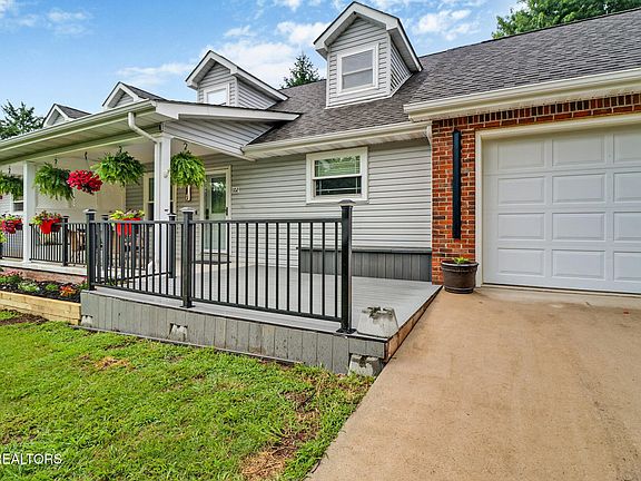 3rd image of 851 Highland Ln
