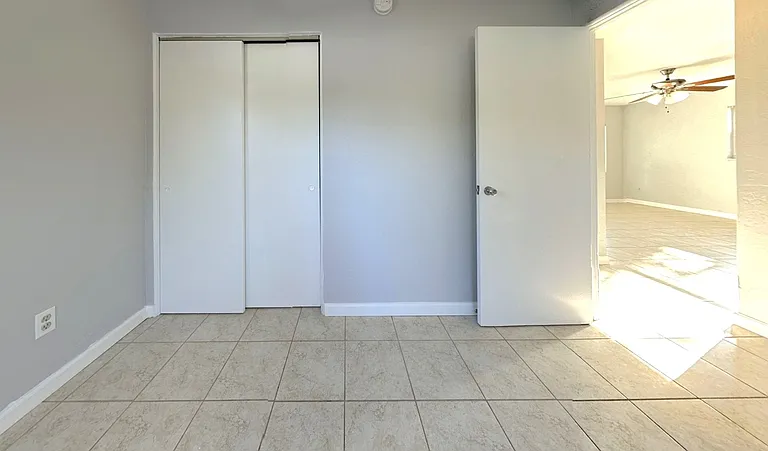 5566 Kelly Dr N — Photo 19
