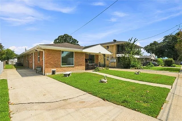 2 bed, 1.0 bath, 967 sqft, $1,450 — Photo 2