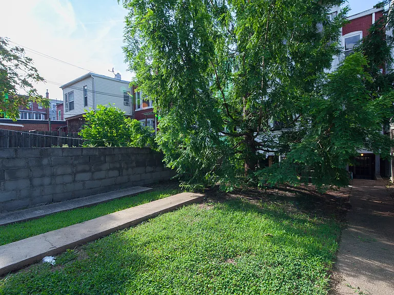 1358 Parkwood Pl NW — Photo 19