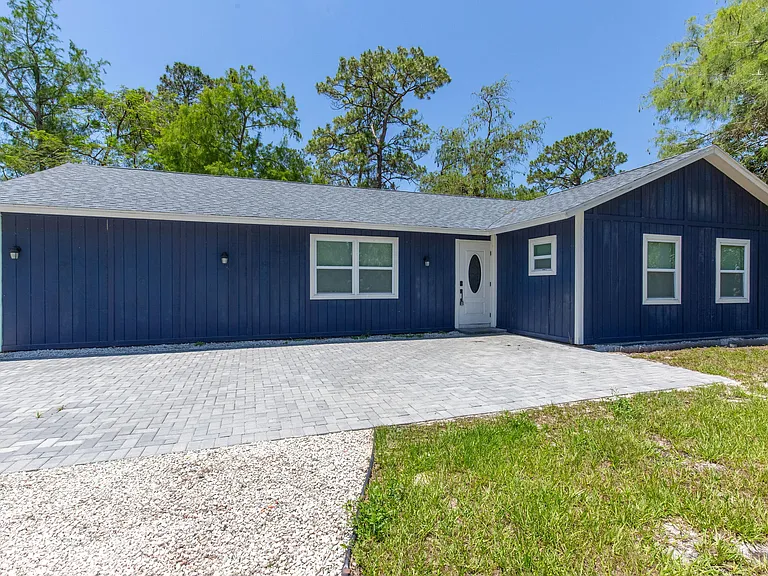 16932 W Aintree Dr — Photo 2