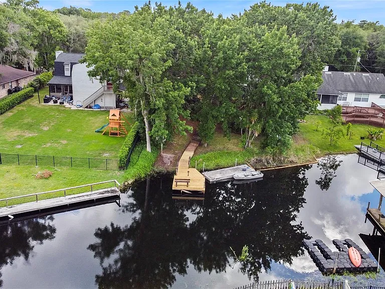 240 Maureen Dr — Photo 24