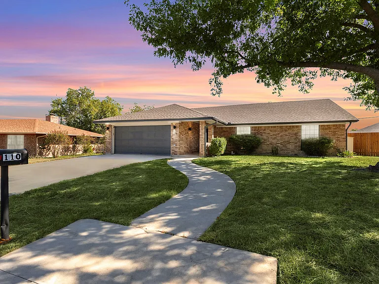 110 Forest Cir — Photo 1