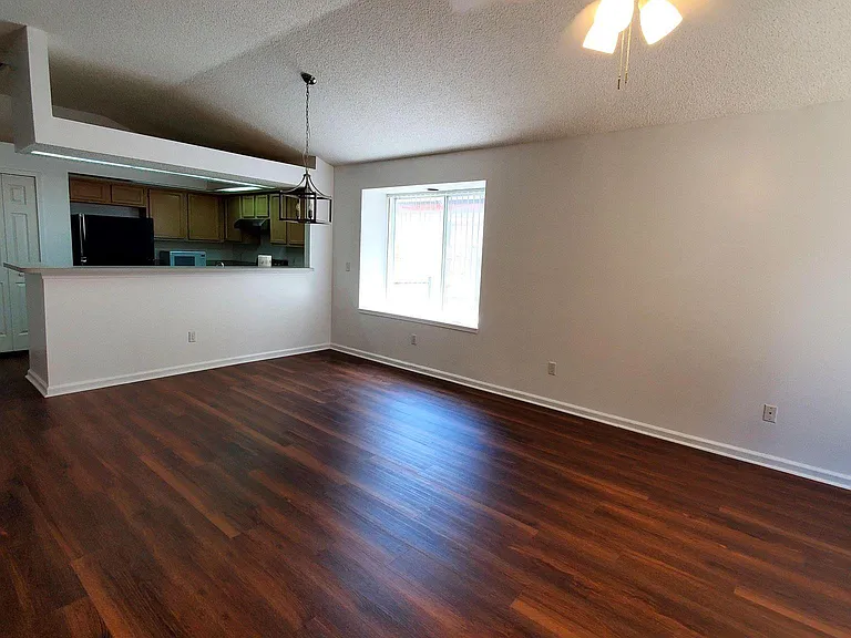 1122 Radis Pl — Photo 3