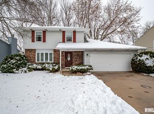 4570 Apple Valley Dr, Bettendorf, IA