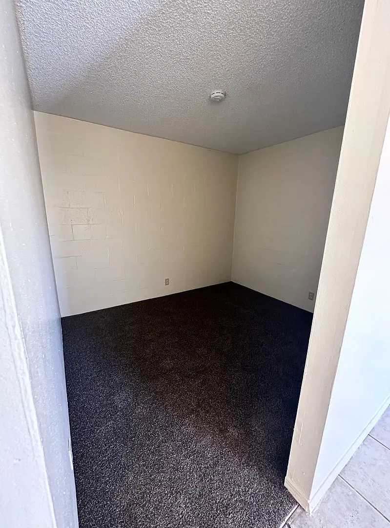 1678 Scott Ave. — Photo 3