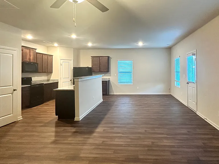 916 Independence Ave — Photo 16