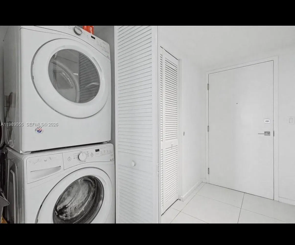 3 bed, 1052 sqft, $3,500 — Photo 4