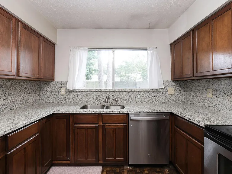 4623 Whispering Rock Ln — Photo 12