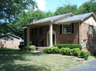 208 Hampton Rd, Columbia, TN 38401