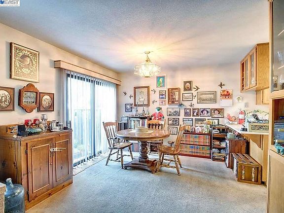 5th image of 2234 Saint Claire Ct