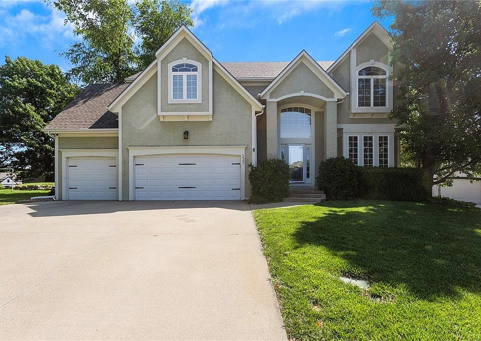 1st image of 237 NE Hidden Ridge Cir