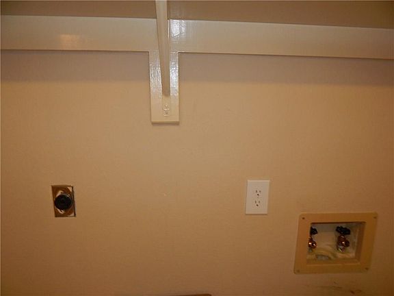 5th image of 3812 Suffolk Ln
