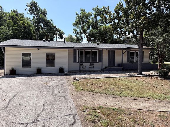 2nd image of 605 W 11th St