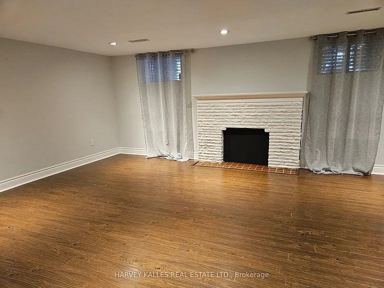 85 Lanark Ave #LOWER — Photo 5