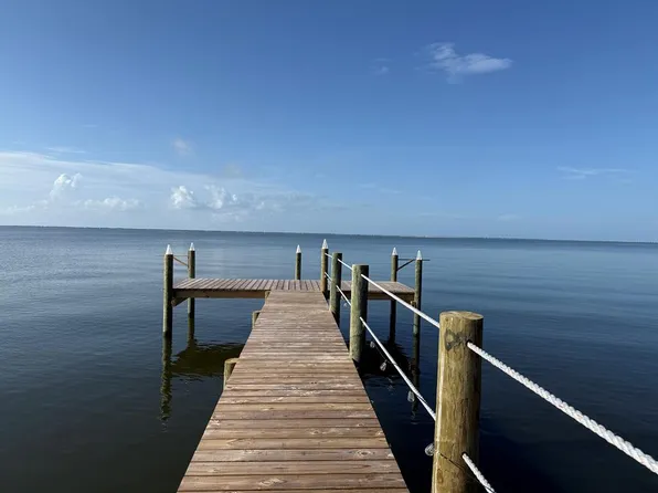 9 Hammock Cove Rd, Eastpoint, FL 32328