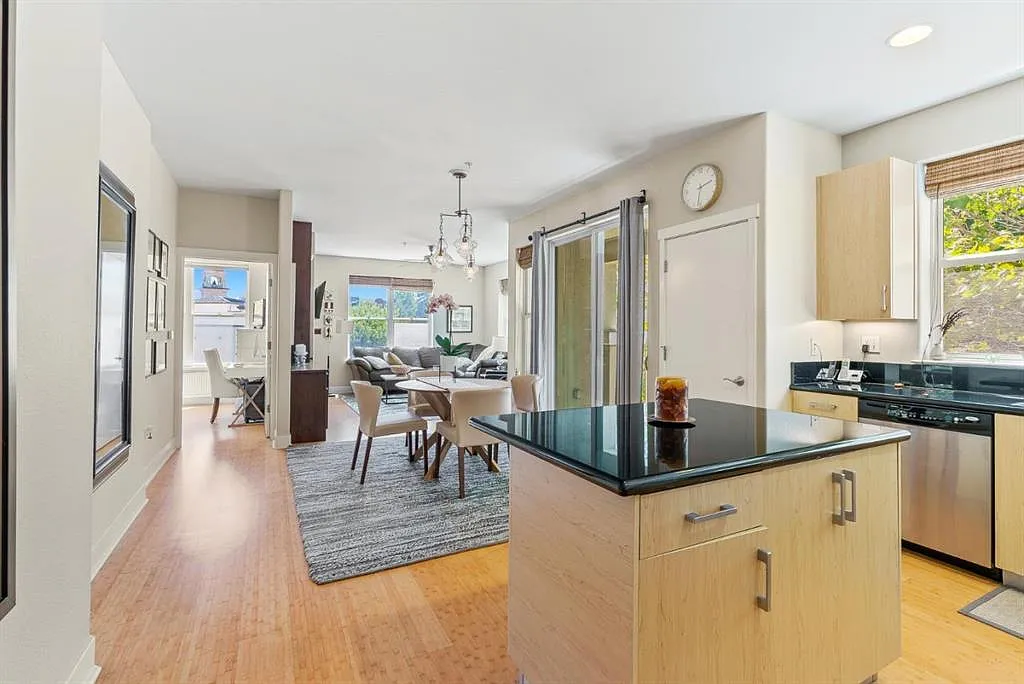 2 bed, 1254 sqft, $4,350 — Photo 4
