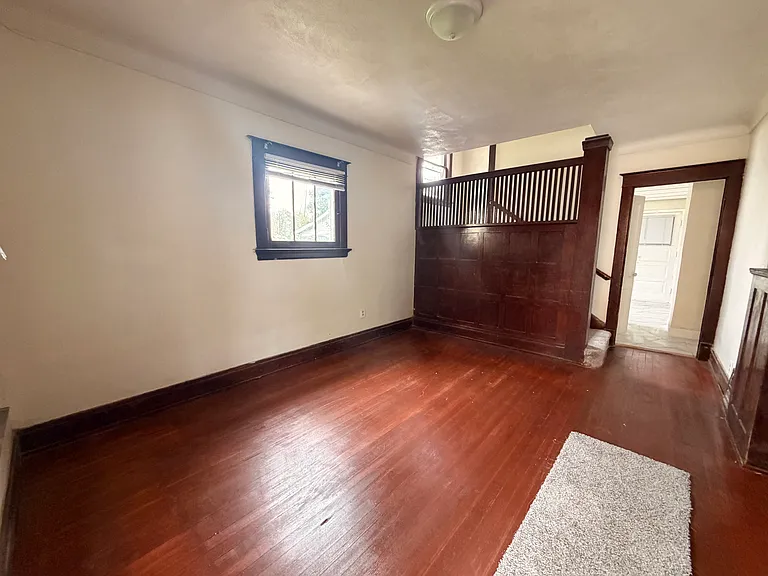 834 N Detroit Ave — Photo 2