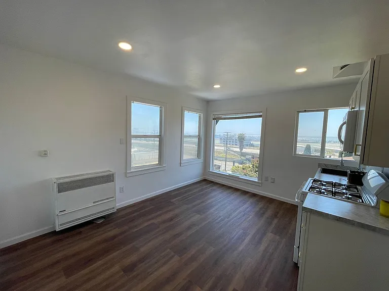 1408 Sassafras St — Photo 2