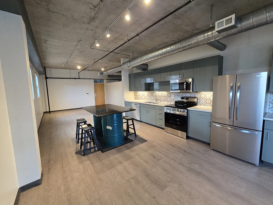 201 Arno St NE #201