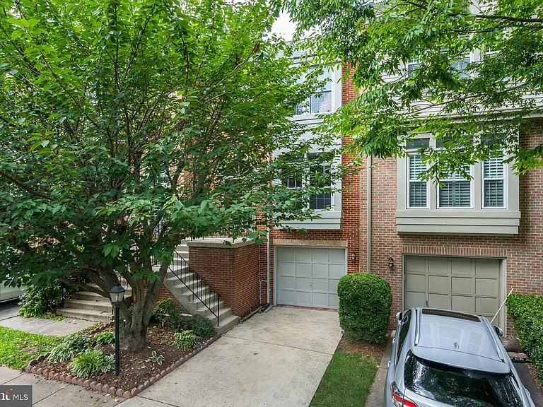 3827 Inverness Rd — Photo 1