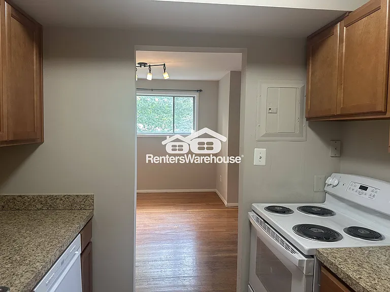 521 Epsom Rd #2C — Photo 6