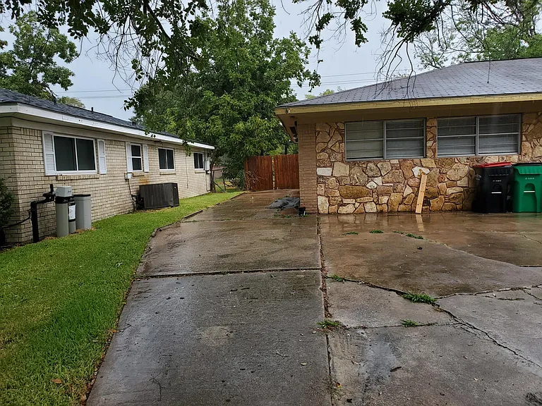 308 Kelly Ln — Photo 2